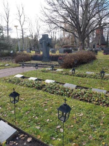 Syksyinen Somerniemen sankarihautausmaa