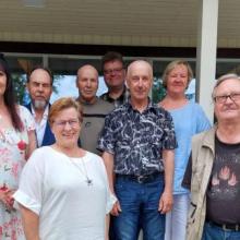 Entiset nuorisolaiset ryhmäkuvassa.