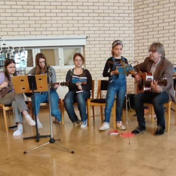 Iina, Emma, Emmi, Emilia, Martti, Jere ja Sisu