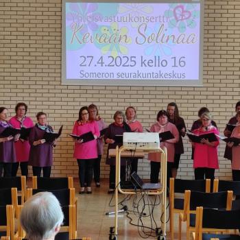 Someron Naiskuoro johtajanaan Olli Salomäenpoää